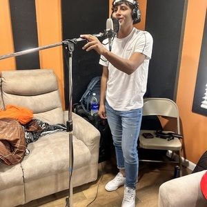 Meet your Posher, Eduardo ramírez